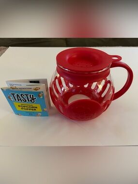 Tasty 1.5 qt Microwave Popcorn Popper Red Plastic & Glass with Booklet